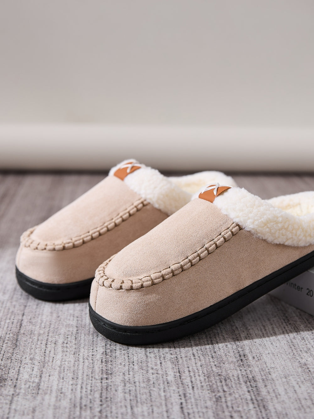 Contrast Round Toe Flat Slippers